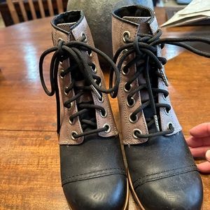 NWOT Sorel lace up boot Size 9.